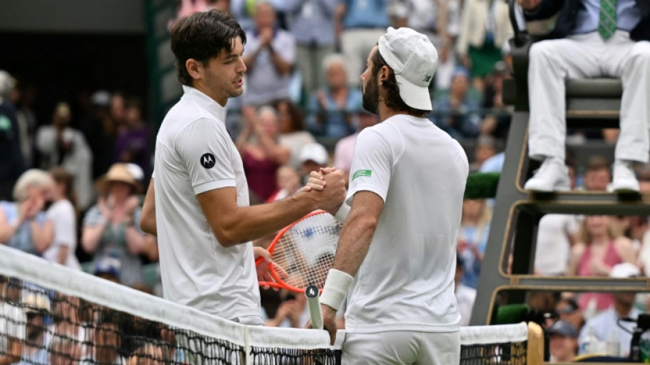 Fritz e Khachanov s&atilde;o os primeiros classificados &agrave;s quartas de Wimbledon
