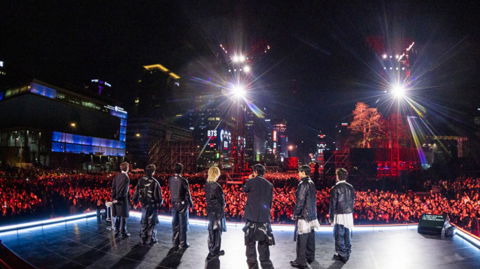 Bts, The Comeback live Airgang su Netflix dalla storica Gwanghwamun Square di Seul