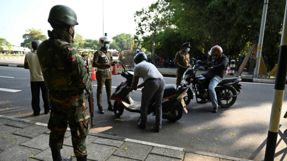Soldados armados bloquean protesta de la oposición en Sri Lanka