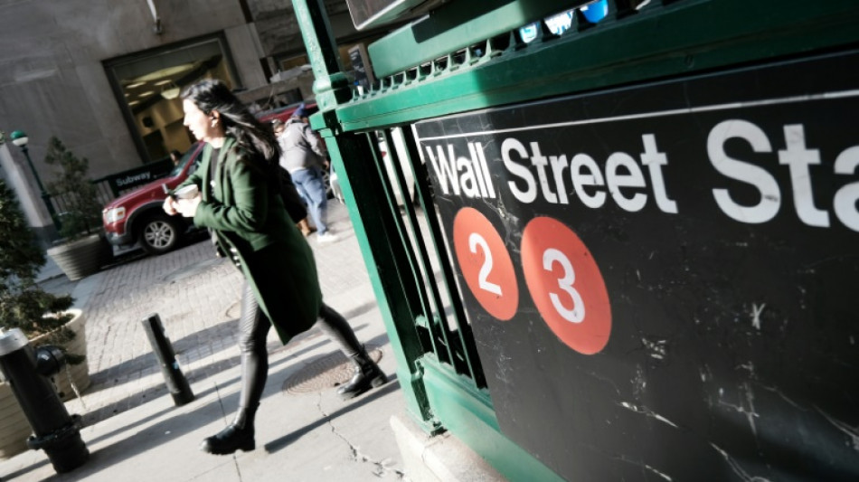 Wall Street ouvre en baisse, toujours h&eacute;sitante faute de visibilit&eacute;