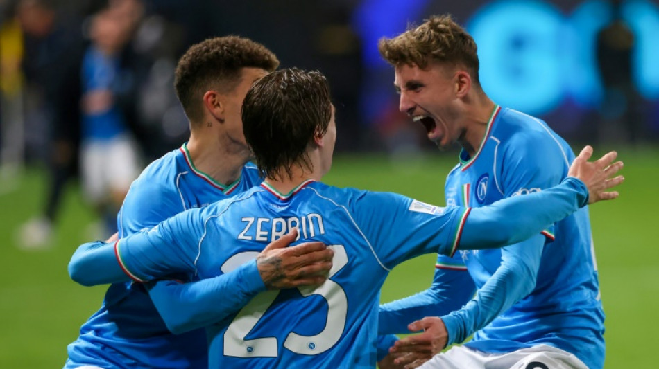 Napoli alivia sua crise, vence Fiorentina e vai &agrave; final da Supercopa da It&aacute;lia