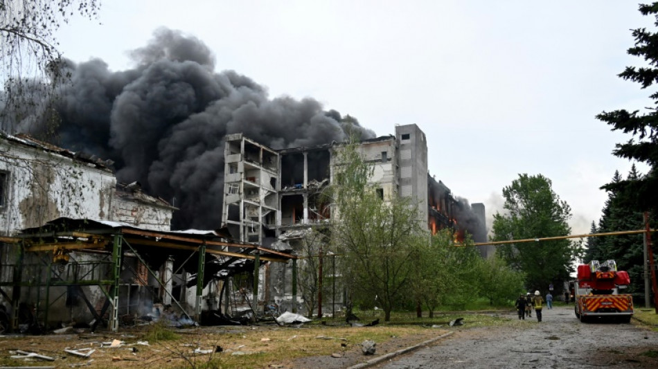Ukraine: deux morts et 60 bless&eacute;s dans de nouvelles frappes russes sur Kharkiv