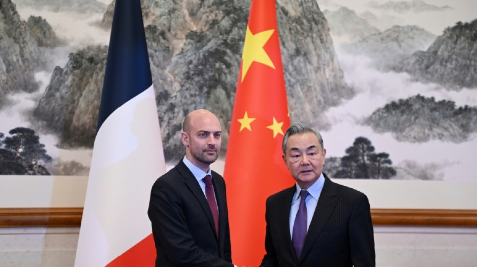 Fran&ccedil;a pede a China para convencer a R&uacute;ssia a negociar com a Ucr&acirc;nia