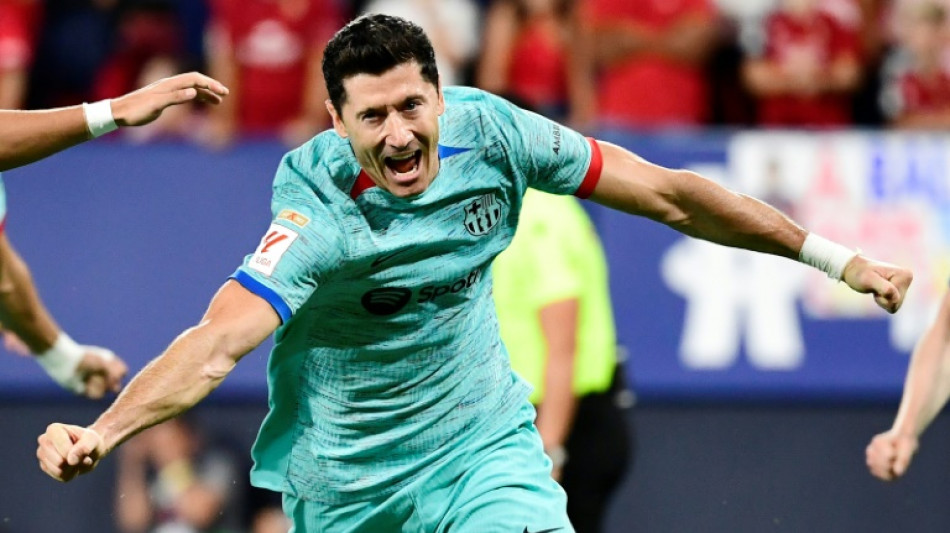 Lewandowski salva Barcelona na vit&oacute;ria sobre o Osasuna (2-1)