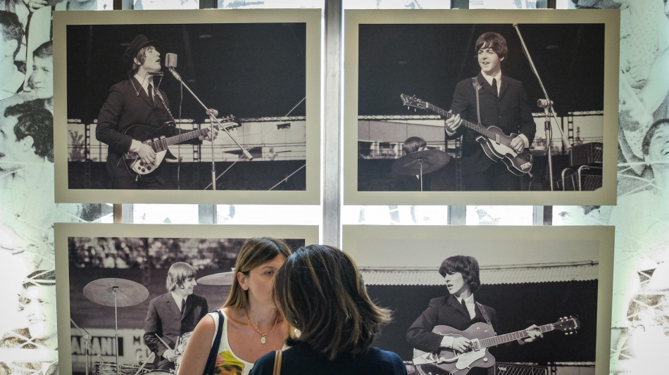La storia dei Beatles in foto mitico concerto a Milano