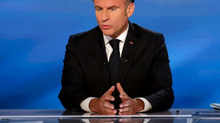 Macron r&eacute;investit tous azimuts la sc&egrave;ne hexagonale et avance vers un r&eacute;f&eacute;rendum