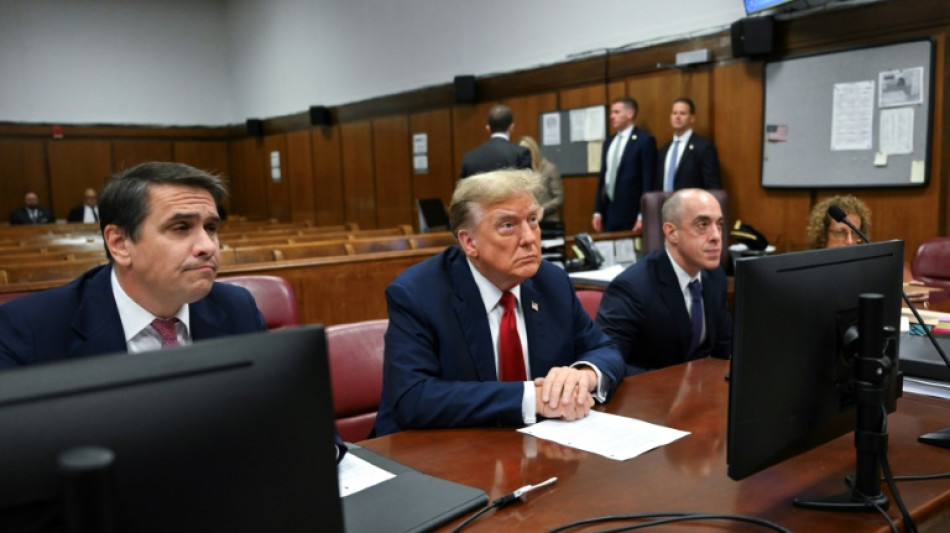 Quand Donald Trump, ancien pr&eacute;sident et candidat, se glisse dans le costume du pr&eacute;venu