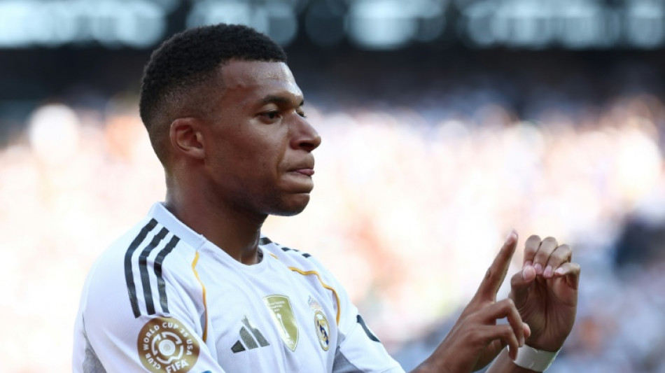 Enquête à Paris sur des chèques de Mbappé à des policiers