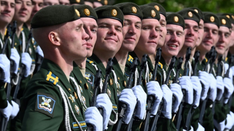 Putin celebra a los soldados rusos desplegados en Ucrania en el pomposo desfile por el Día de la Victoria