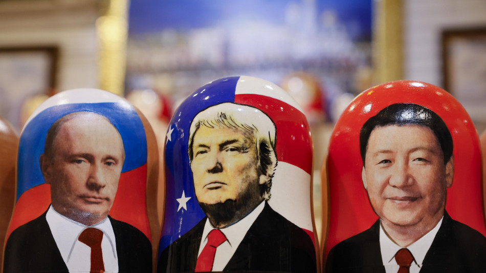 Cremlino, 'possibile' vertice Putin-Trump-Xi a novembre