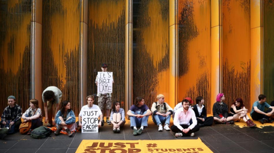 Des militants pour le climat s'attaquent au si&egrave;ge de TotalEnergies &agrave; Londres 