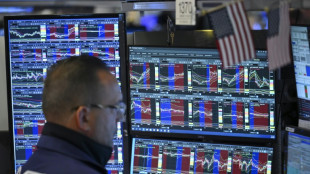 Wall Street termine en hausse et tient bon malgr&eacute; les tensions commerciales