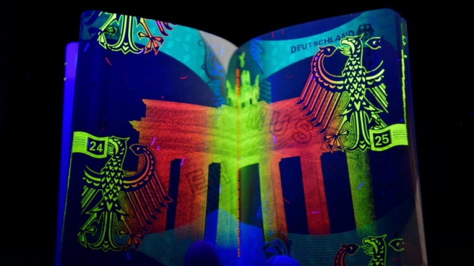 Gefälschte Dokumente für Einbürgerung: Zwei Männer in Hamburg verurteilt