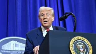 Trump cible les m&eacute;dias critiques et ses opposants dans un discours au minist&egrave;re de la Justice