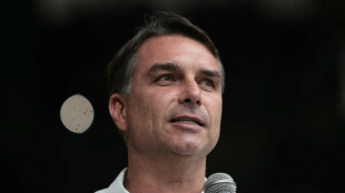Moraes autoriza visita de Fl&aacute;vio Bolsonaro ao pai em pris&atilde;o domiciliar