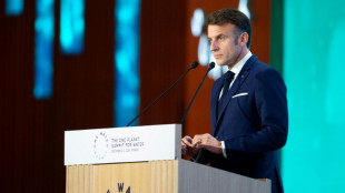 Macron tacha pedidos de ren&uacute;ncia como 'fic&ccedil;&atilde;o pol&iacute;tica'