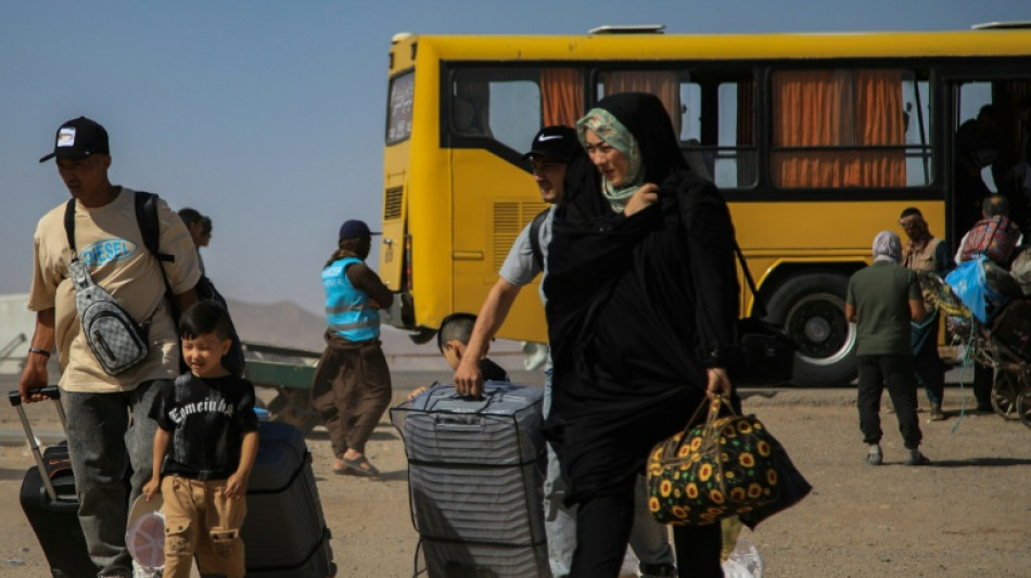 Face &agrave; l'ampleur des retours d'Iran, des Afghans organisent la solidarit&eacute;