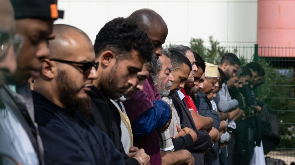 Macron pede ação contra Irmandade Muçulmana na França