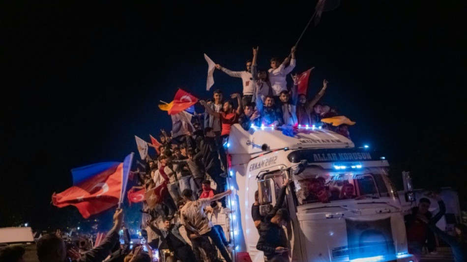 J&uacute;bilo en el bando de Erdogan, golpe demoledor para la oposici&oacute;n en Turqu&iacute;a