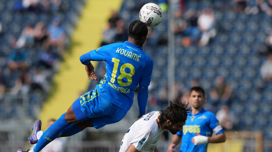 Calcio: tegola per l'Empoli, stagione finita per Kouam&eacute;